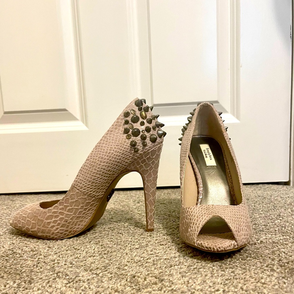 Studded Vera Wang Pumps. Nude. Size 7